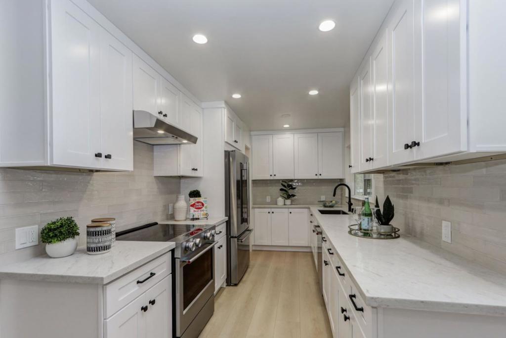 14655 Country Lane Property Photo 6