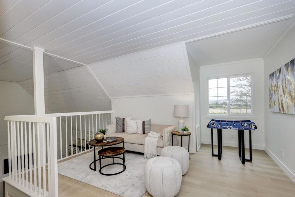 14655 Country Lane Property Photo 14