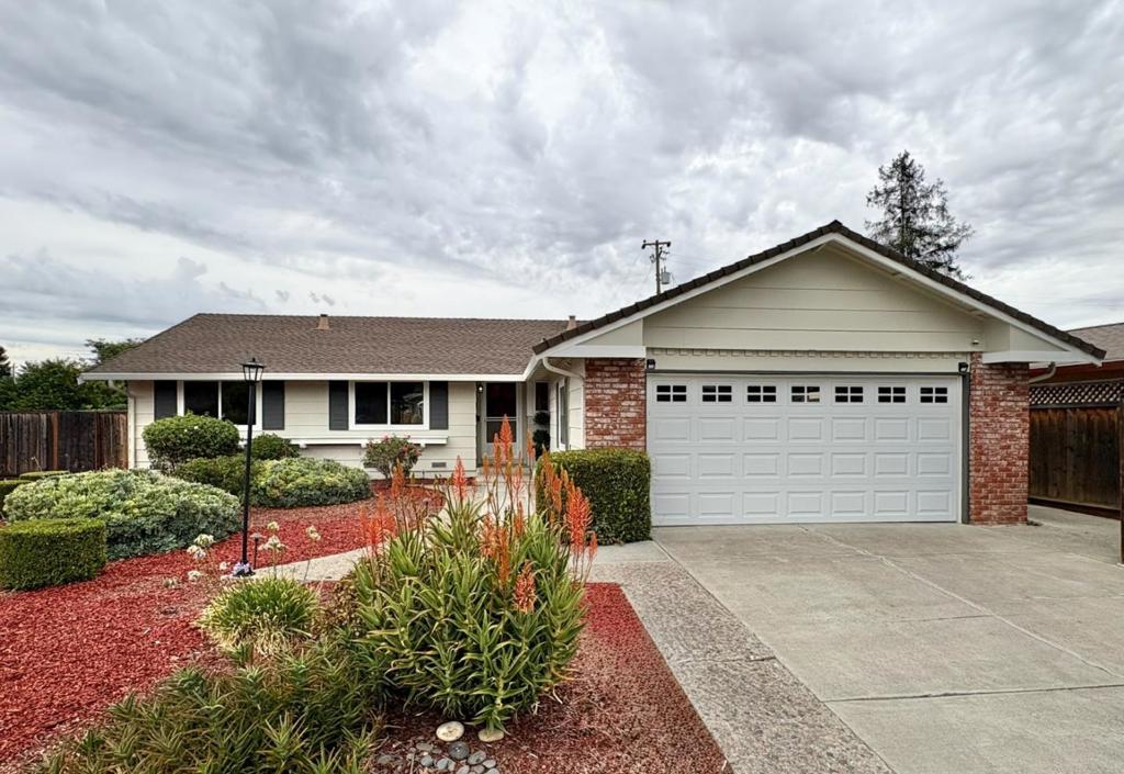 2803 Ivywood Court Property Photo 1
