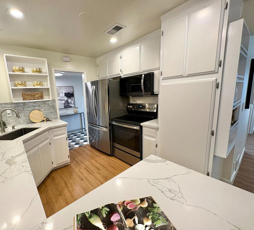 2803 Ivywood Court Property Photo 4