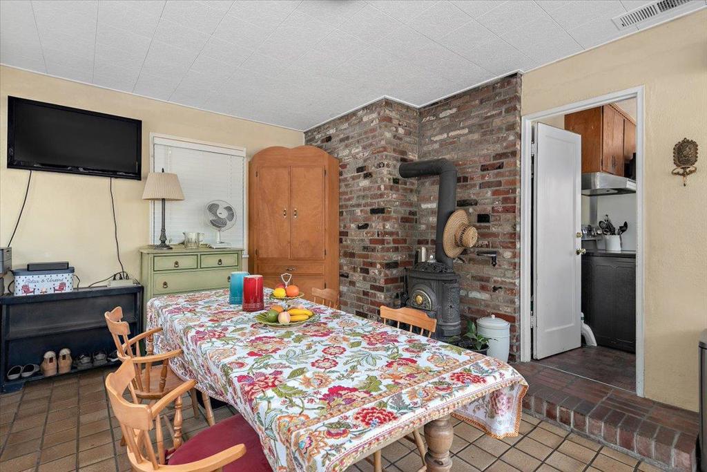 21400 Bertram Road Property Photo 9