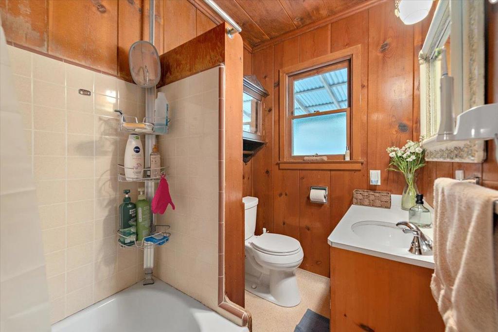 21400 Bertram Road Property Photo 11
