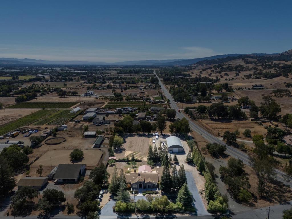 740 California Avenue Property Photo 3