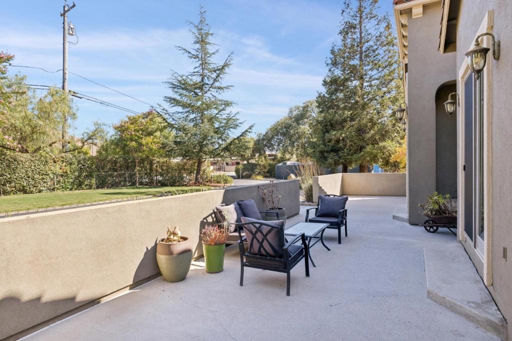 740 California Avenue Property Photo 8