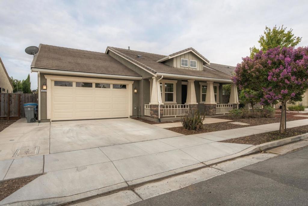1225 Steinbeck Drive Property Photo 3