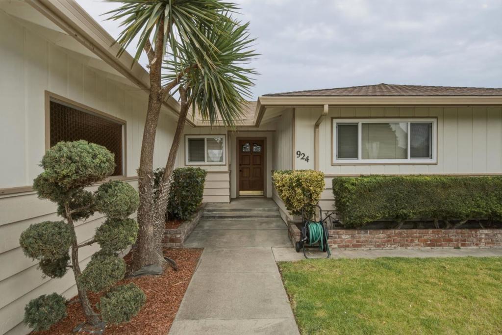 924 San Vincente Avenue Property Photo 4