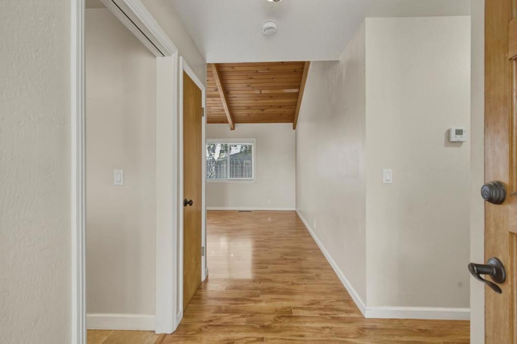 924 San Vincente Avenue Property Photo 6