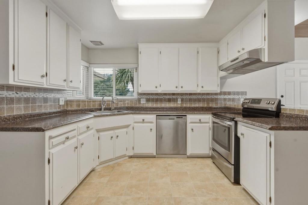 924 San Vincente Avenue Property Photo 8