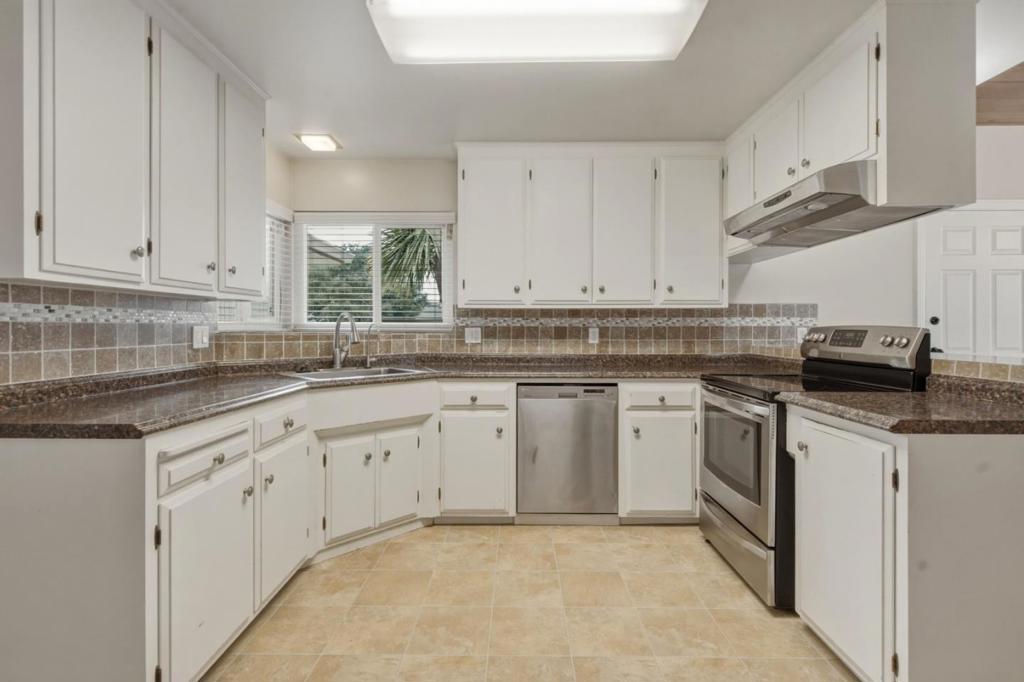 924 San Vincente Avenue Property Photo 9