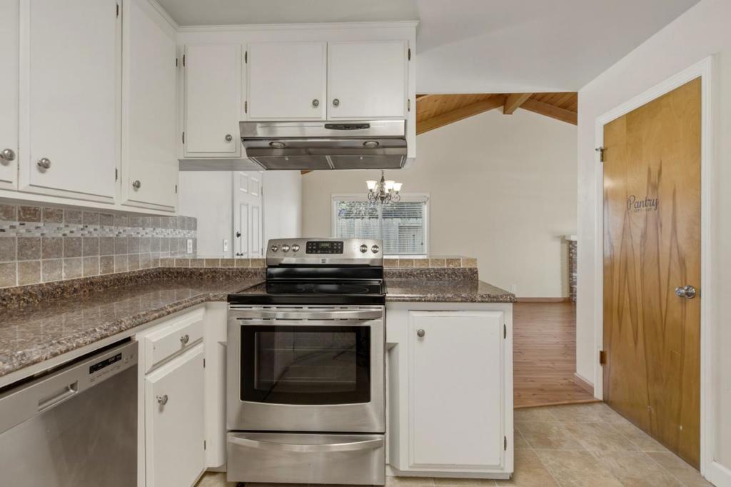 924 San Vincente Avenue Property Photo 11