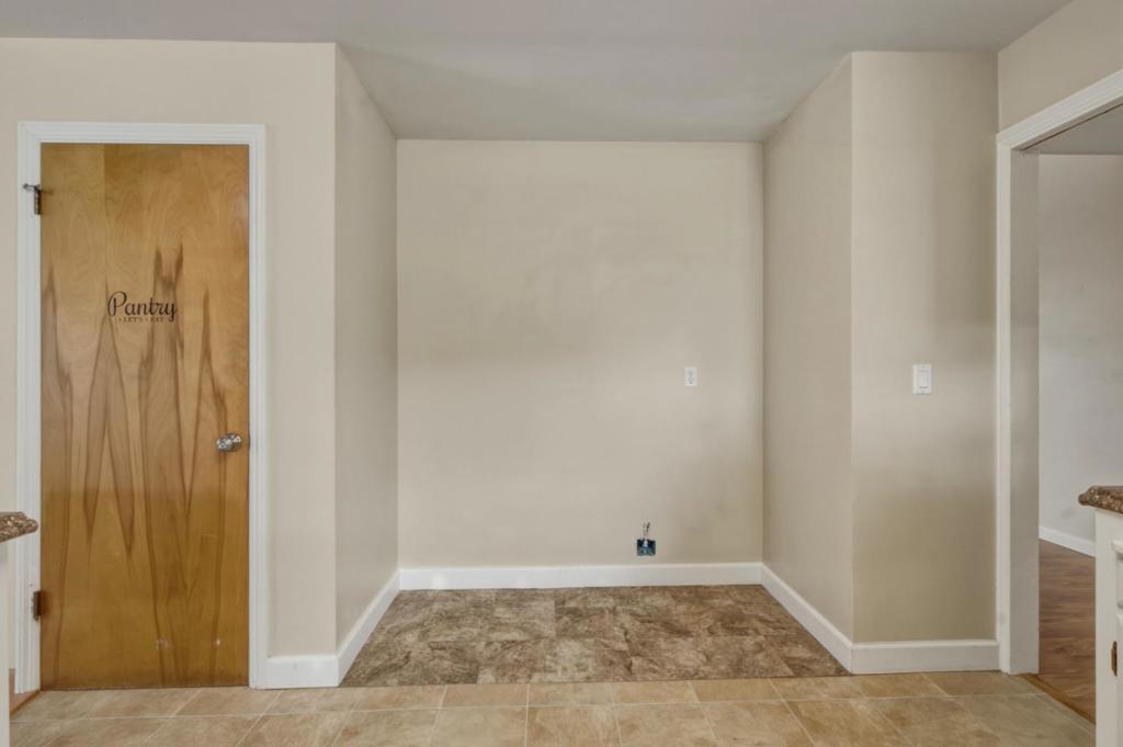 924 San Vincente Avenue Property Photo 12