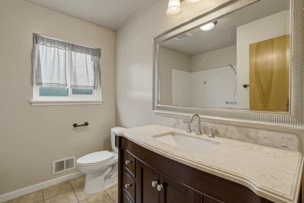 924 San Vincente Avenue Property Photo 29