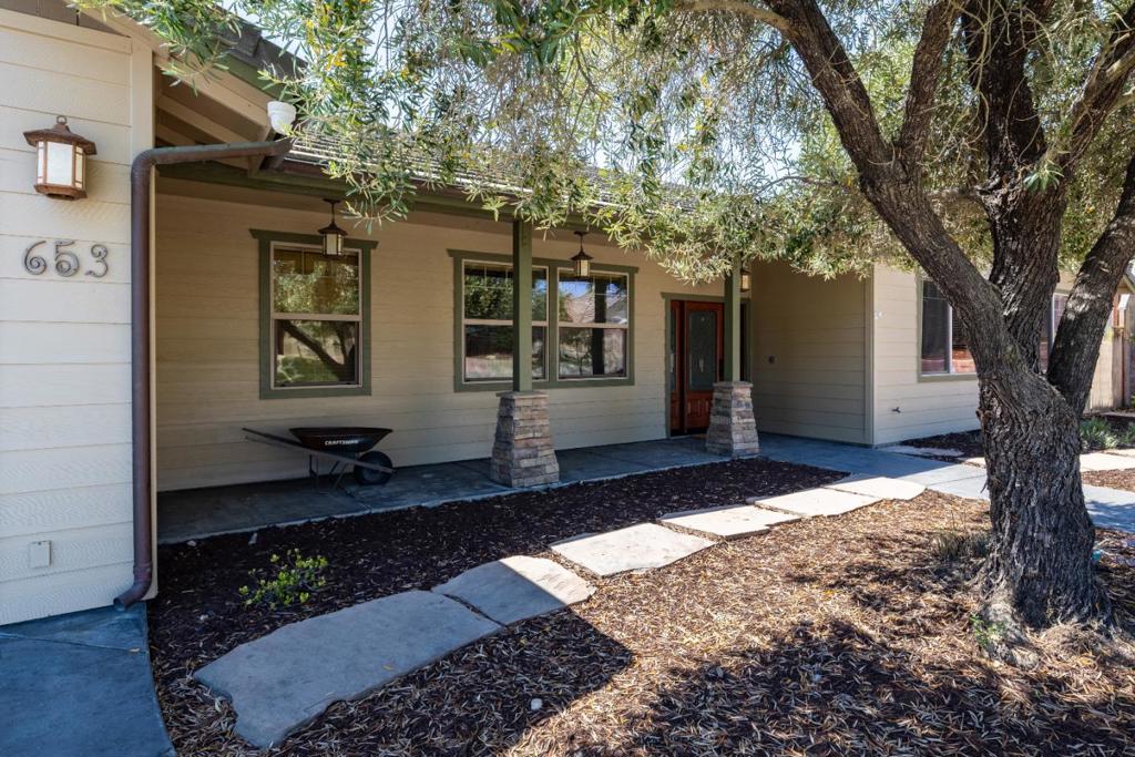 653 Red Cloud Road Property Photo 6