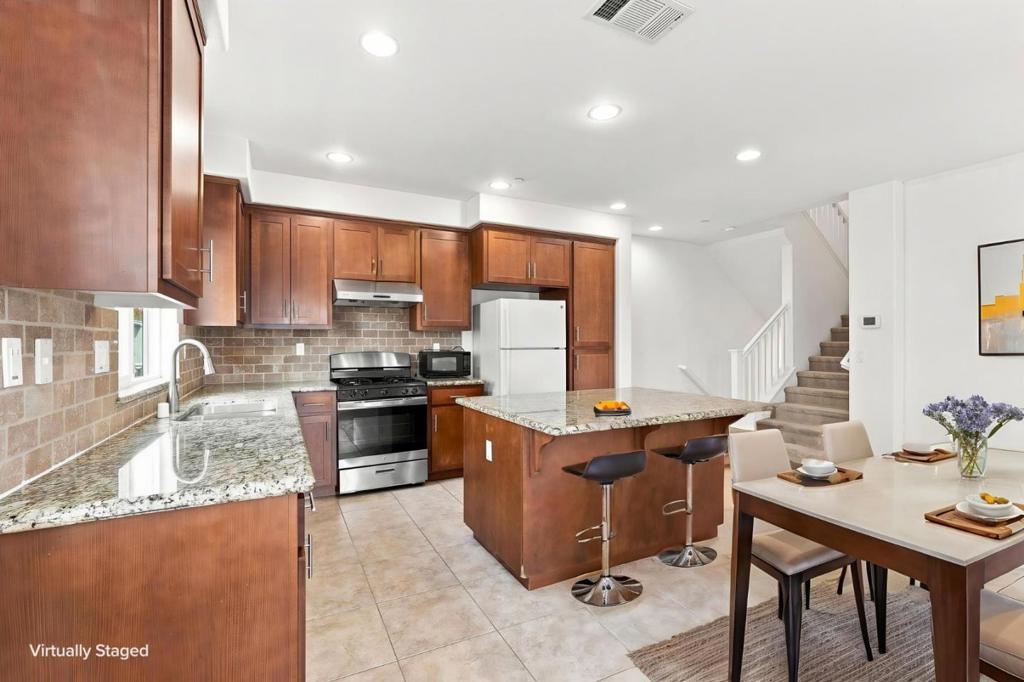 1645 Lee Way Property Photo 3