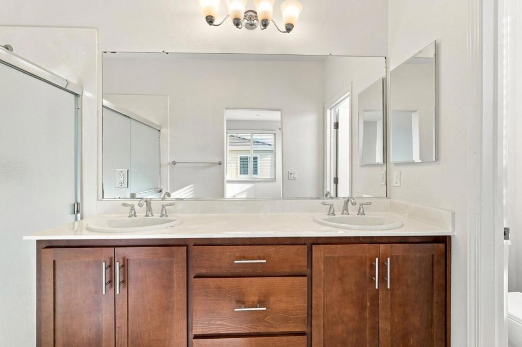 1645 Lee Way Property Photo 11