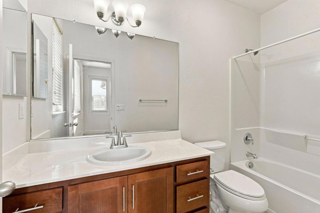 1645 Lee Way Property Photo 14