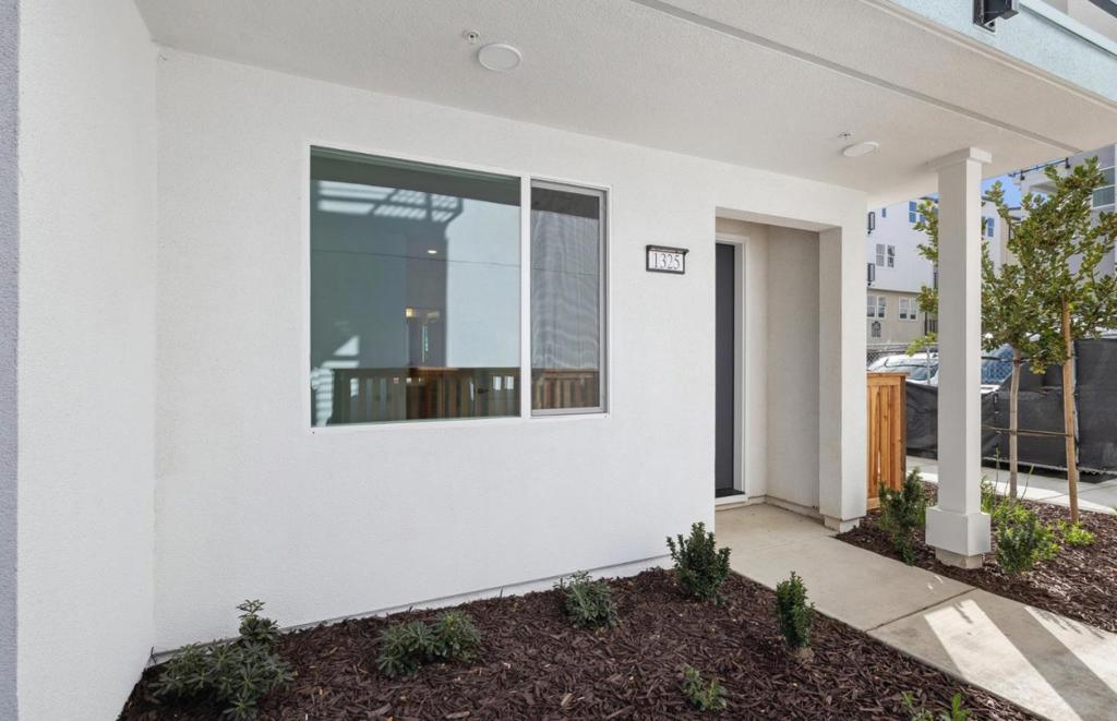 1325 Lilac Way Property Photo 7