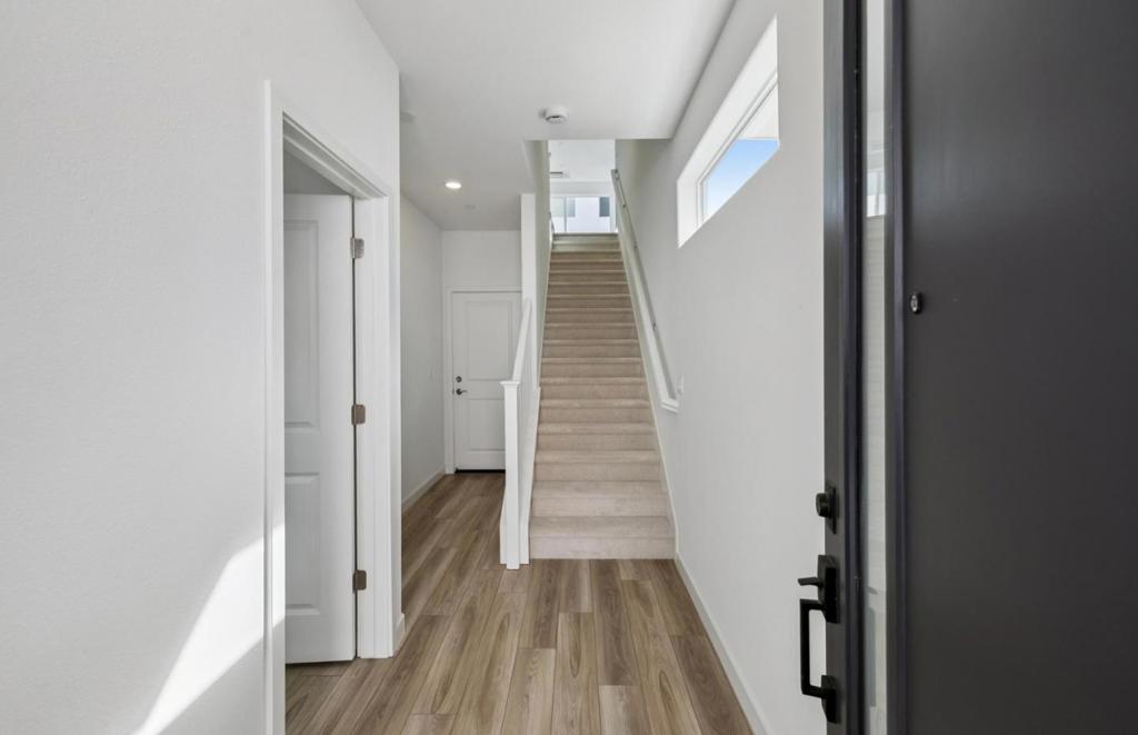1325 Lilac Way Property Photo 8
