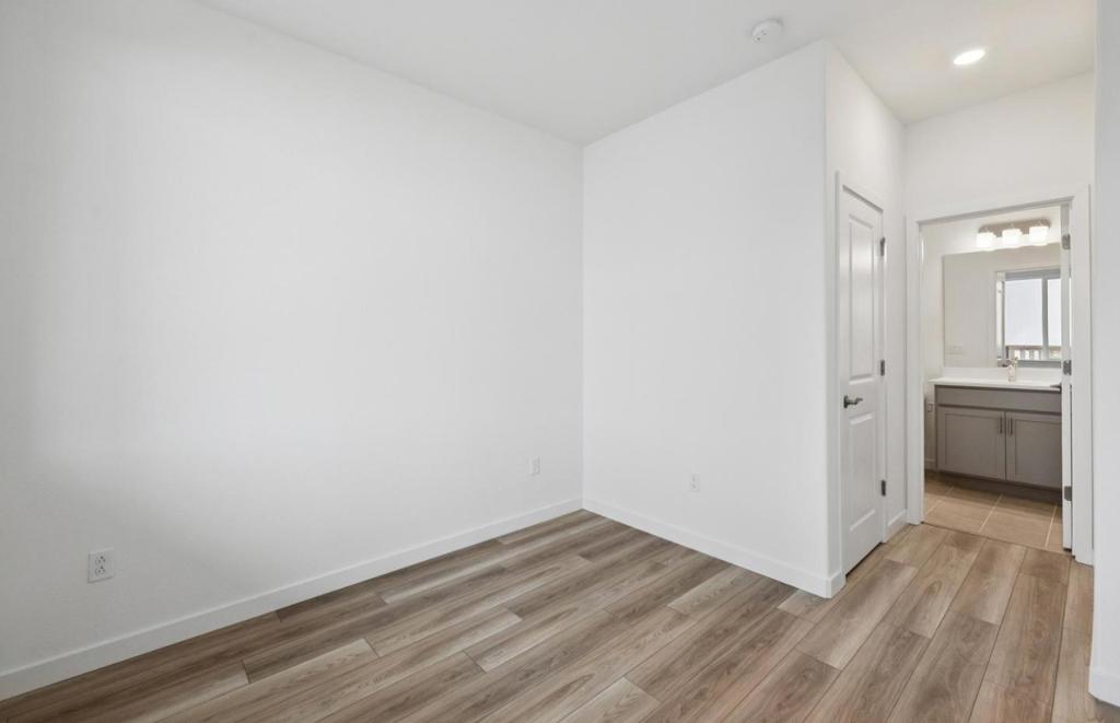 1325 Lilac Way Property Photo 11