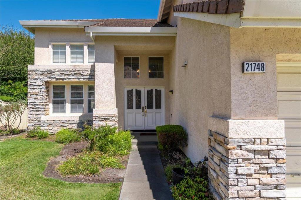 21748 Woodrose Place Property Photo 4