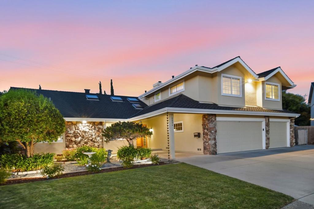 6894 Serenity Court Property Photo 1