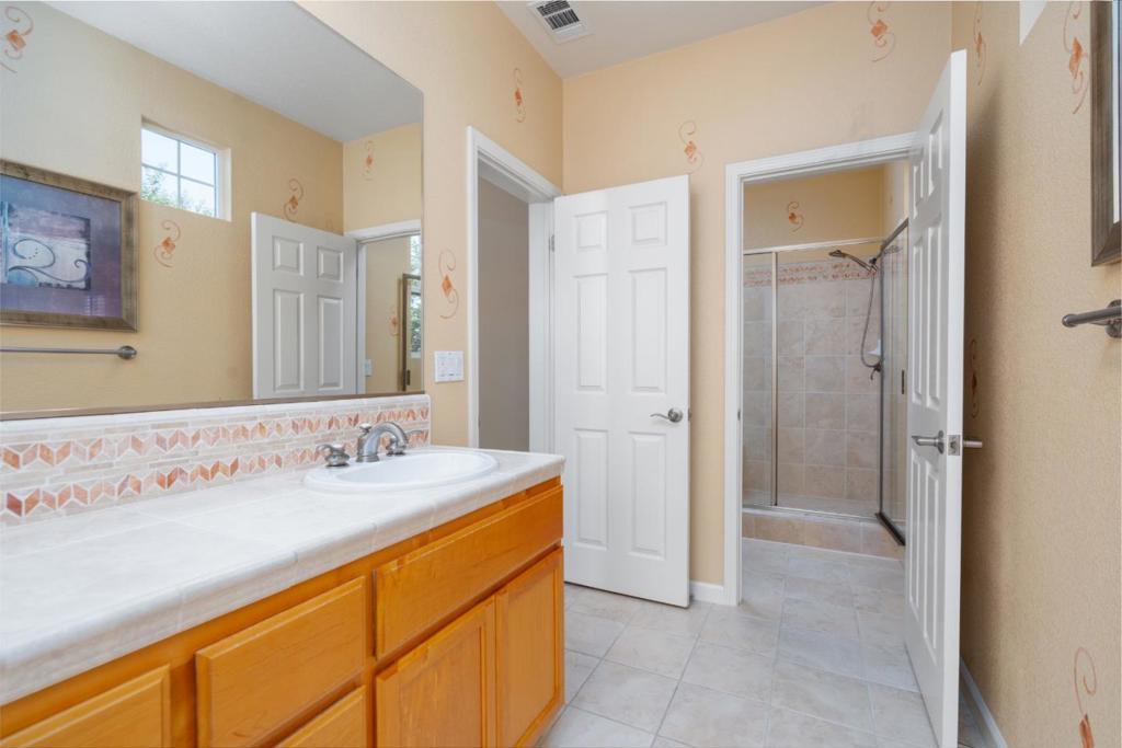 1638 E San Antonio Street Property Photo 18