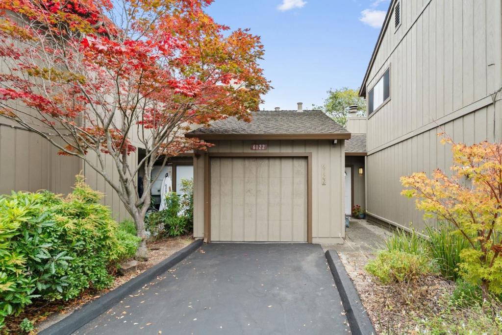6122 Sheraton Place Property Photo 2