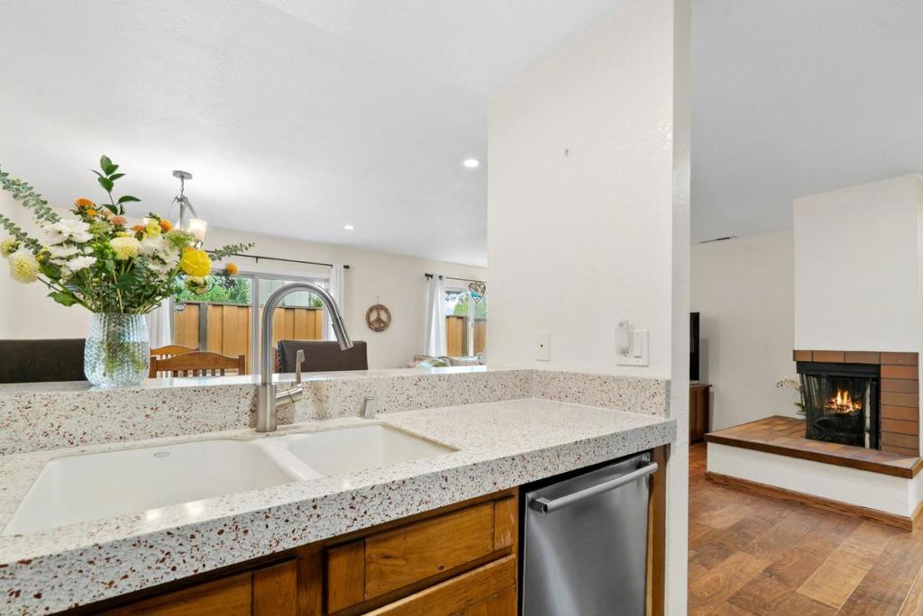 6122 Sheraton Place Property Photo 6