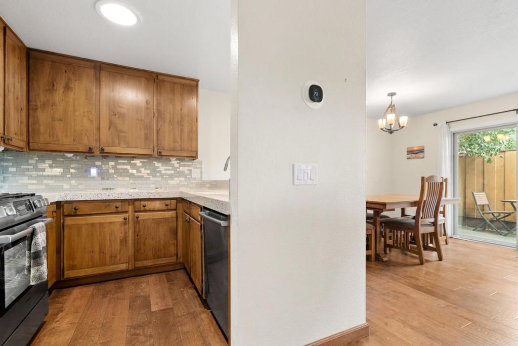 6122 Sheraton Place Property Photo 7