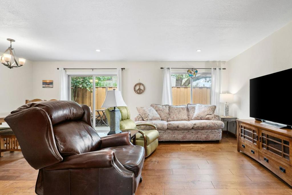 6122 Sheraton Place Property Photo 10