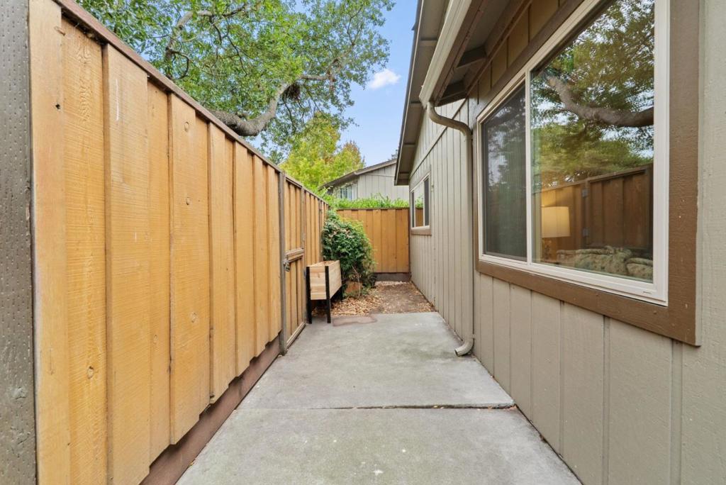 6122 Sheraton Place Property Photo 26