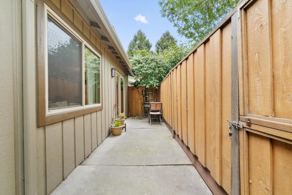 6122 Sheraton Place Property Photo 27