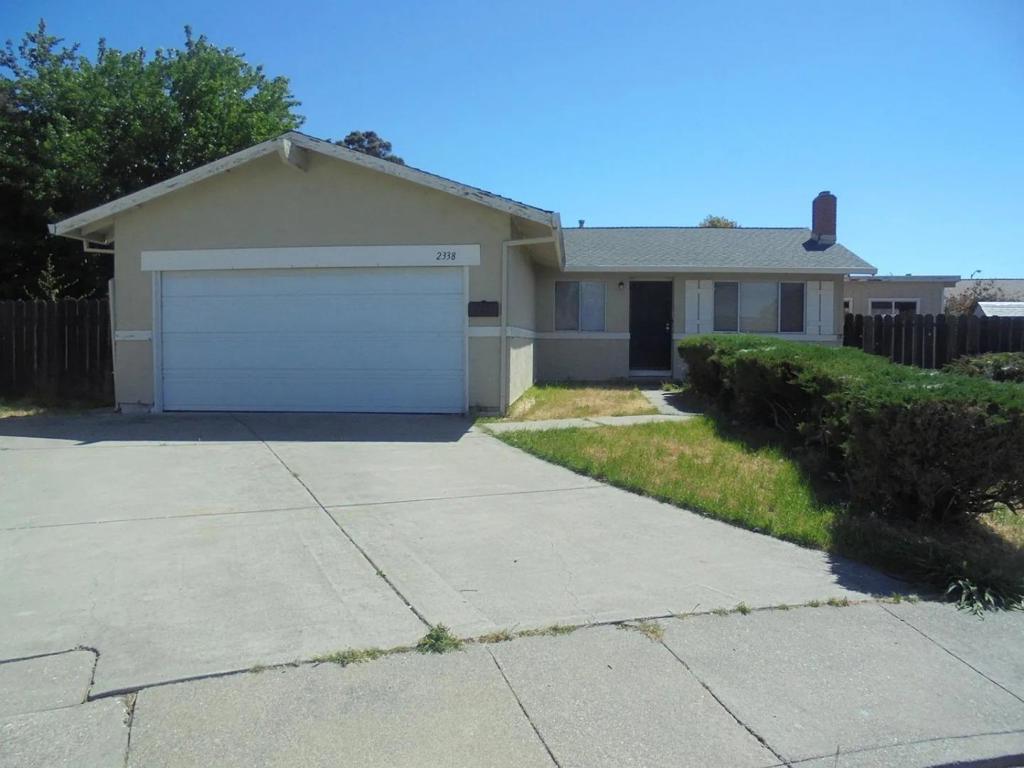 2338 Bobwhite Court Property Photo 2