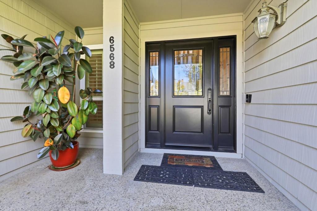 6568 Broadacres Drive Property Photo 3