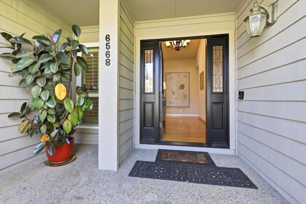 6568 Broadacres Drive Property Photo 4
