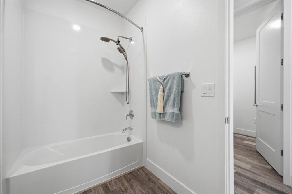 2359 Halogen 104 Property Photo 22