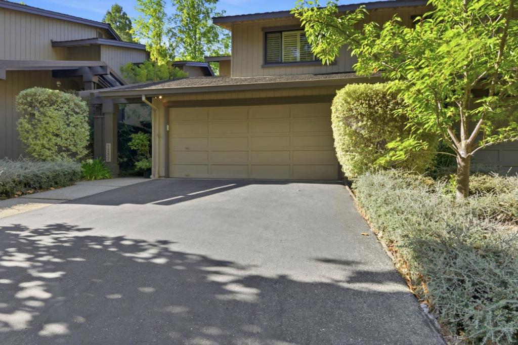 1252 Sharon Park Drive Property Photo 2