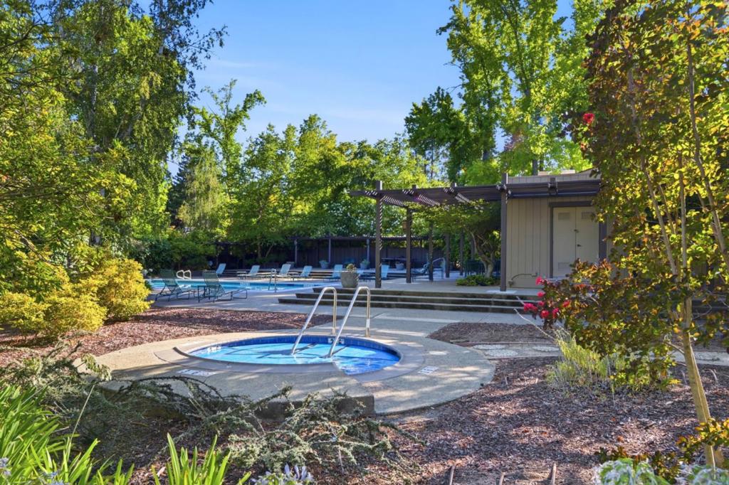 1252 Sharon Park Drive Property Photo 42