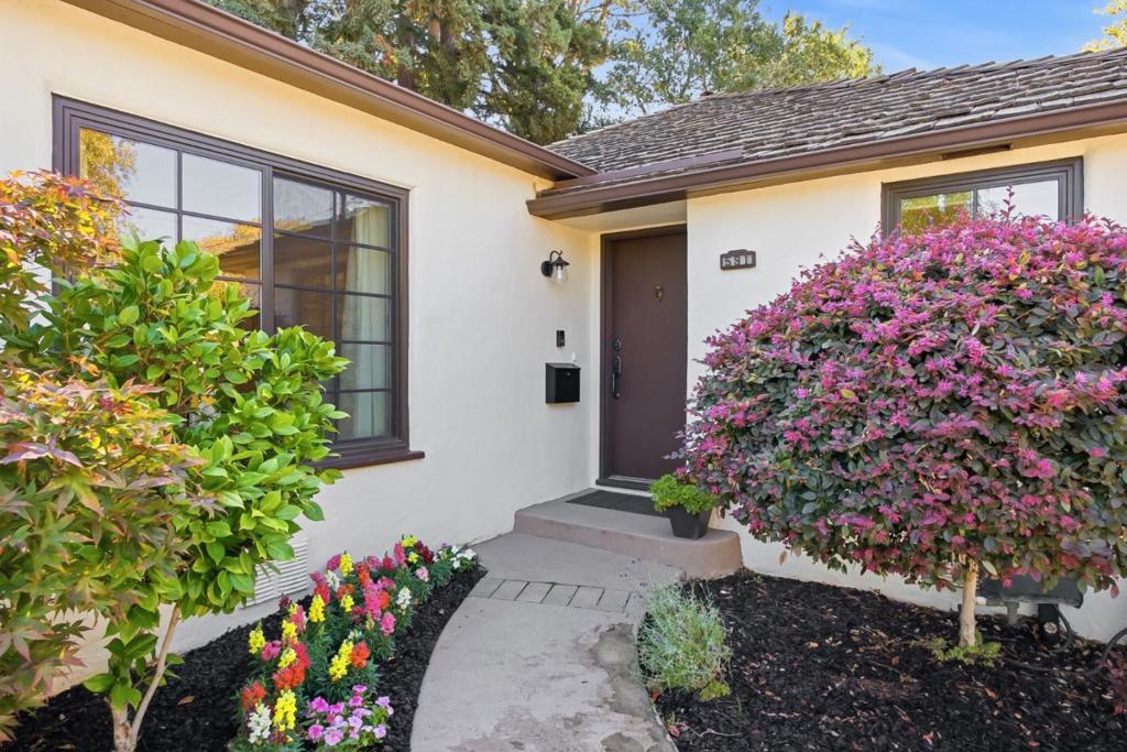 591 Sierra Property Photo 3