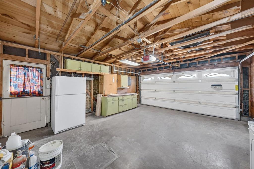 4034 Ezie Street Property Photo 29