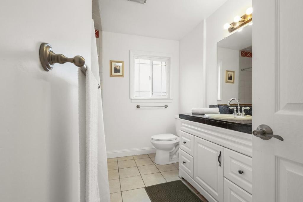1610 Soto Street Property Photo 7