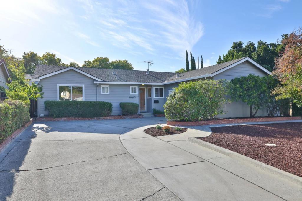 10815 E Estates Drive Property Photo 1