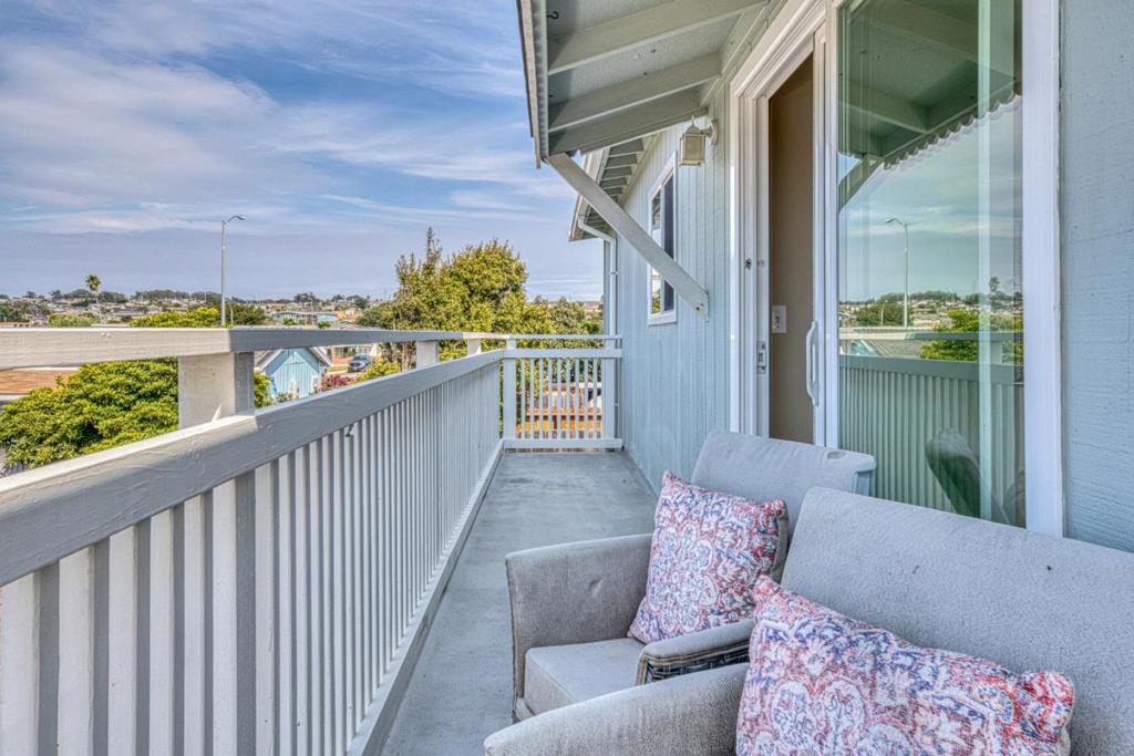 1696 Laguna Street Property Photo 6