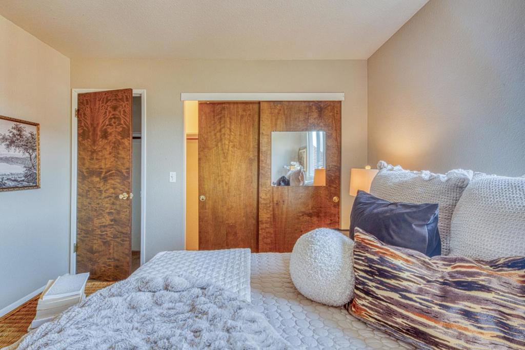 1696 Laguna Street Property Photo 13