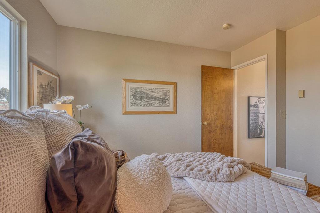 1696 Laguna Street Property Photo 14