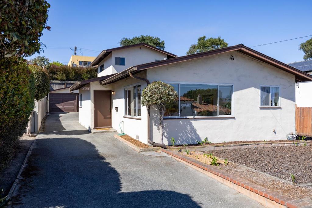 835 Pine Street Property Photo 3