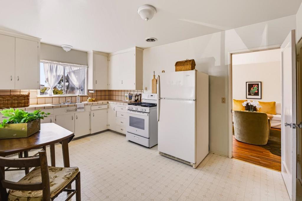 835 Pine Street Property Photo 7