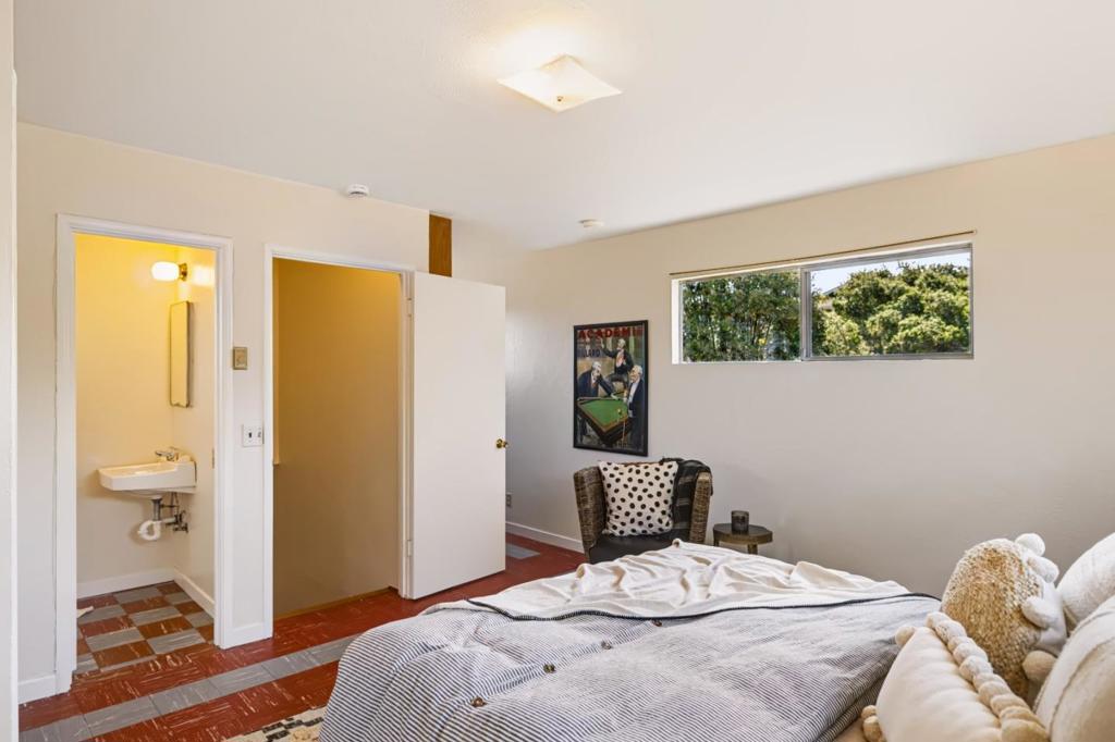 835 Pine Street Property Photo 14