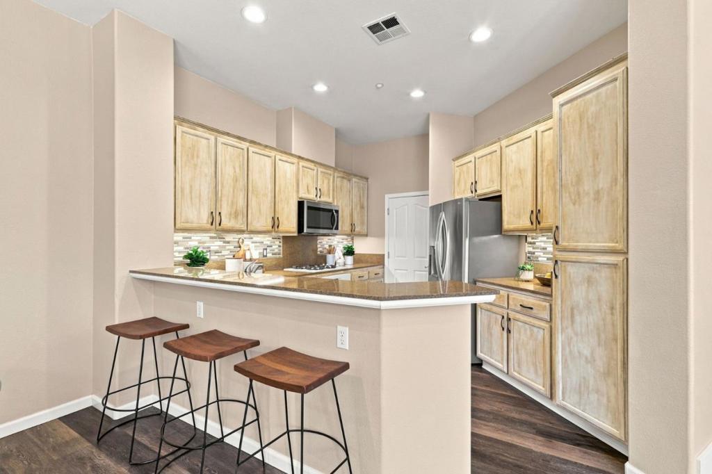 120 Kent Property Photo 12