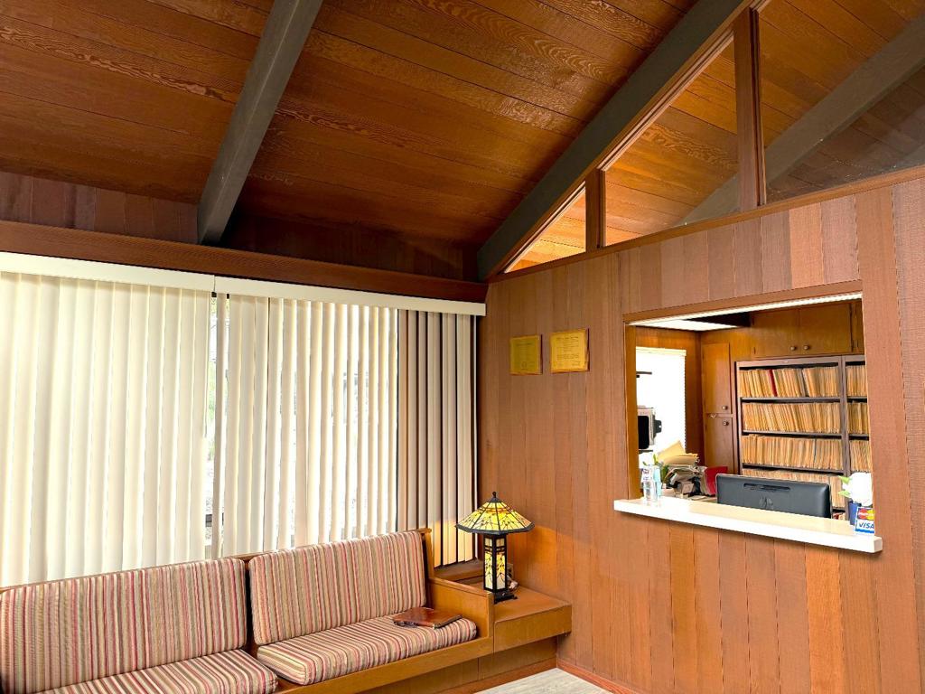 3141 Paul Sweet Road Property Photo 8